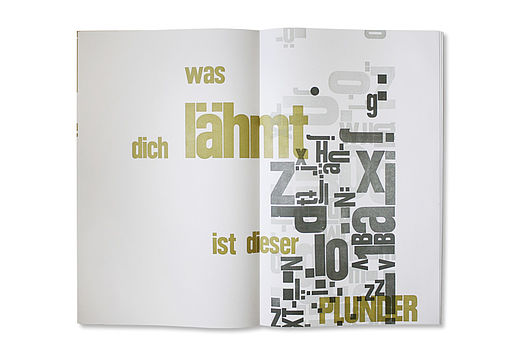 Vicky Klug, Patrick Knuchel, Freya Neumann, Josepha Rudolph, Linda Schimanski: „Das große BrechtBuch“, Handsatz mit Blei- und Holzlettern, 2013. Foto: Stefan Gunnesch