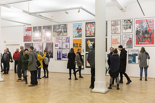 Blick in die Ausstellung „Die 100 besten Plakate der BURG“. Foto: Matthias Ritzmann