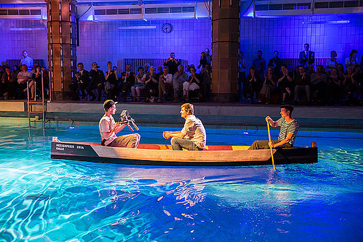 Bootsfahrt mit dem Gewinner des Designpreis Halle 2014: Emanuel Steffens. Foto: Matthias Ritzmann