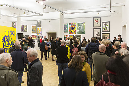 Blick in die Ausstellung „Die 100 besten Plakate der BURG“. Foto: Matthias Ritzmann