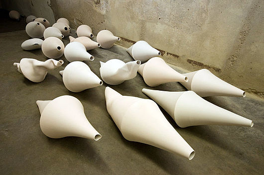 Claudia Klinkert, „ZOON POLITIKON“, Diplom, Plastik, Studienrichtung Keramik, 2007