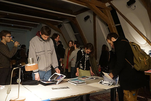 Büchertisch beim Talk mit Nikolaus Brade und BLEK. Foto: Sarah Pschorn