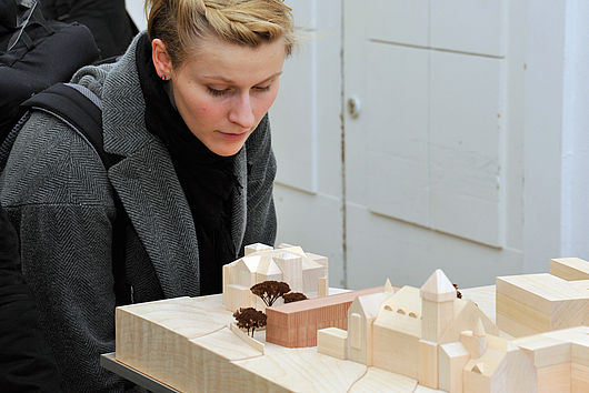 Ausstellung „Neubau BURG Mediathek“ in der Burg Galerie im Volkspark vom 18. Januar bis 5. Februar 2012. Foto: Udo W. Beier