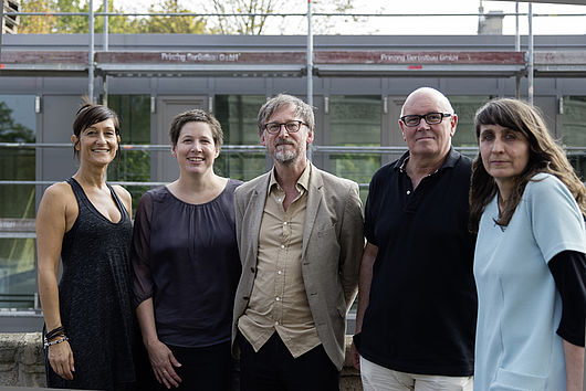 Dem neuen Rektorat gehören an: (v.l.n.r.) Die Prorektorinnen Prof. Anette Scholz und Prof. Dr. Sara Burkhardt, der neue Rektor Prof. Dieter Hofmann, der Kanzler, Wolfgang Stockert sowie die Prorektorin Prof. Michaela Schweiger. Foto: Raisa Galofre