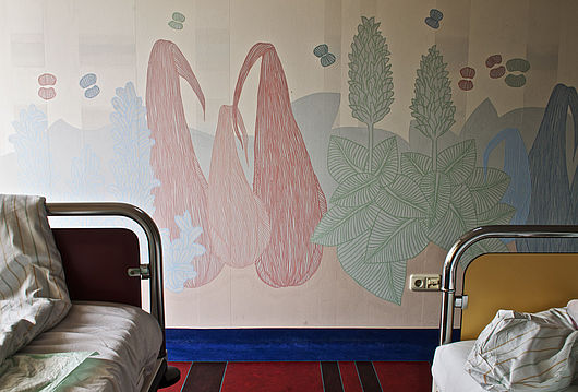 mütterzimmer, 2014, Wandmalerei mit Keim Design Lasur in den Mütterzimmern vom St. Elisabeth & St. Barbara Krankenhaus Halle (Saale), 10 Zimmer mit je 5 Metern Wandfläche   