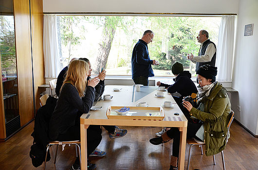 Kaffeerunde in der Villa Schminke, Foto N. Lenzendorf