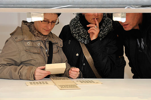 Blick in die Ausstellung „Bücher sind Reisen – Buchstaben sind Klänge“. Foto: Udo W. Beier