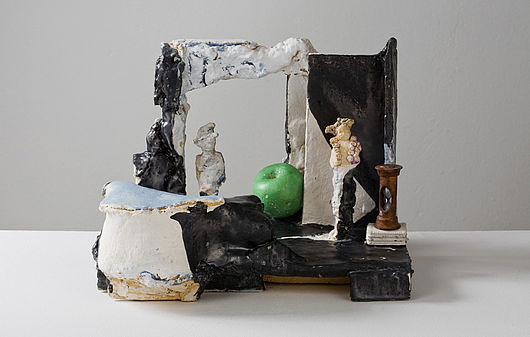 Yvonne Brückner, „Backstage“, Fachstudium, 3. Studienjahr Plastik, Studienrichtung Keramik