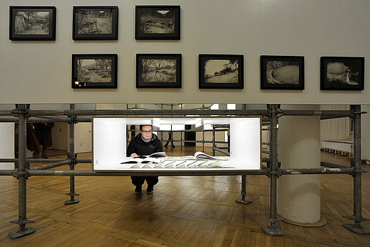 Blick in die Ausstellung „Bücher sind Reisen – Buchstaben sind Klänge“. Foto: Udo W. Beier