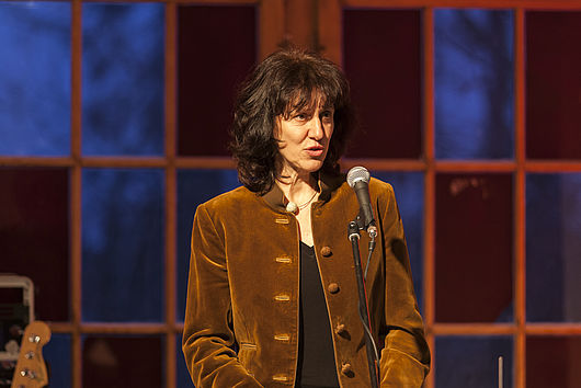 Eine Einführung hielt Prof. Sabine Golde, Professorin für Buchkunst. Foto: Matthias Ritzmann