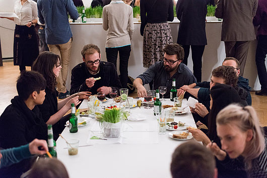 Mit fränkischen Speziaitäten wurde der Amtsantritt von Prof. Dieter Hofmann und seinem Team bis weit in die Nacht gefeiert. Foto: Raisa Galofre